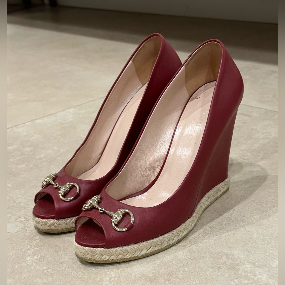 Gucci Burgundy Peep-Toe Wedge Espadrilles with Gold Horsebit